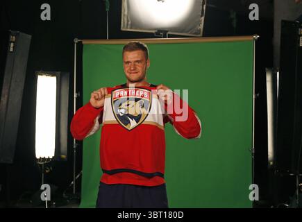 12. September 2019, Sunrise, FL, USA: Florida Panthers Center Aleksander Barkov posiert für die Panthers Productions Crew während des Media Day im BB&T Center am 12. September 2019 in Sunrise, Florida (Credit Image: © TNS via ZUMA Wire) Stockfoto