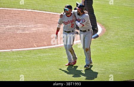 8. September 2019: Washington Nationals Outfield-Spieler Adam Eaton (2) und Infield-Spieler Anthony Rendon (rechts) feiern, nachdem sie Runs im siebten Inning eines MLB-Spiels gegen die Atlanta Braves im SunTrust Park in Atlanta, GA, erzielt haben. Austin McAfee/CSM(Kreditbild: &Copy; Austin McAfee/CSM via ZUMA Wire) Stockfoto