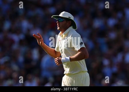 LONDON, ENGLAND. 15. SEPTEMBER 2019: Stuart Broad of England am vierten Tag des 5. Specsavers Ashes Test Matches auf dem Kia Oval Cricket Ground, London, England. (Credit Image: &Copy; ESPA Photo Agency/CSM via ZUMA Wire) Stockfoto