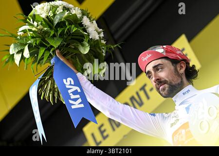 Tour De France. Juli 2025. Der Irish Ben Healy von EF Education-EasyPost feiert im weißen Trikot für den besten jungen Fahrer nach der 10. Etappe der Tour de France 2025, von Ennezat nach Le Mont-Dore Puy de Sancy (169 km), am Montag, den 14. Juli 2025 in Frankreich. Die 112. Ausgabe der Tour de France beginnt am Samstag, den 5. Juli in Lille, Frankreich, und endet am 27. Juli in Paris. BELGA FOTO JASPER JACOBS Credit: Belga News Agency/Alamy Live News Credit: Belga News Agency/Alamy Live News Stockfoto
