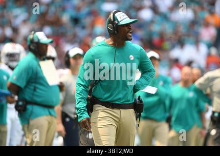 15. September 2019: Cheftrainer Brian Flores von den Miami Dolphins im Hard Rock Stadium in Miami Gardens FL. Die Patriots besiegten die Dolphins mit 43:0.(Credit Image: &Copy; JC Ridley/CSM via ZUMA Wire) Stockfoto