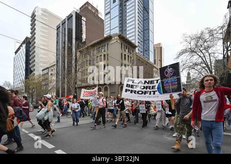 20. September 2019, Melbourne, Victoria, Australien: Demonstranten marschieren beim Global Climate Strike in Melbourne, Australien. (Bild: © Sydney Low/ZUMA Wire) Stockfoto