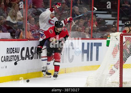 21. September 2019: Die Ottawa Senatoren Cody Goloubef (29) und Montreal Canadiens Dale Weise (22) kollidieren während des NHL-Vorsaisonspiels zwischen den Montreal Canadiens und Ottawa Senators im Canadian Tire Centre in Ottawa. Daniel Lea/CSM(Kreditbild: &Copy; Daniel Lea/CSM via ZUMA Wire) Stockfoto