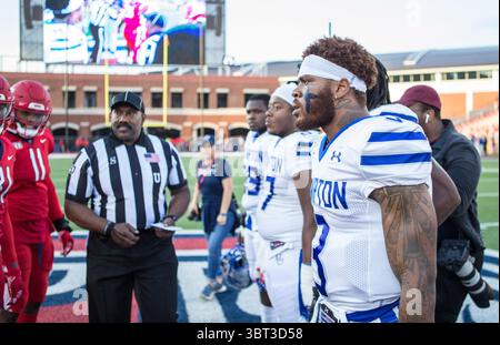 21. September 2019: Hampton Pirates Quarterback Deondre Francois (3) wartet auf den Münzwurf, bevor die NCAA-Football-Action zwischen den Hampton Pirates und den Liberty Flames im Williams Stadium in Lynchburg, VA, stattfindet. Jonathan Huff/CSM.(Credit Image: &Copy; Jonathan Huff/CSM via ZUMA Wire) Stockfoto