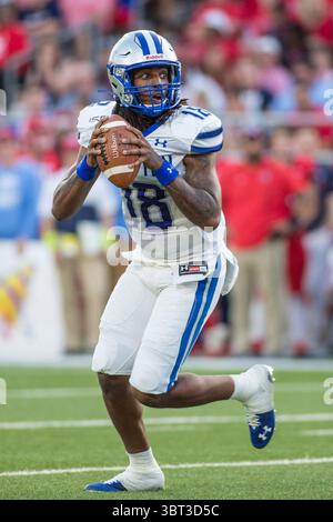 21. September 2019: Hampton Pirates Quarterback Austin Bradley (18) sucht einen offenen Empfänger während der NCAA-Football-Action zwischen den Hampton Pirates und den Liberty Flames im Williams Stadium in Lynchburg, VA. Jonathan Huff/CSM.(Credit Image: &Copy; Jonathan Huff/CSM via ZUMA Wire) Stockfoto