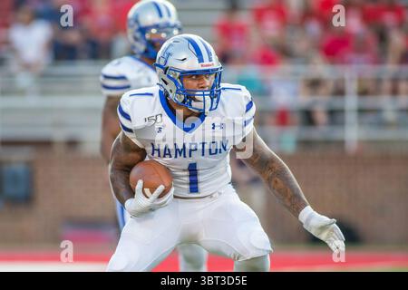 21. September 2019: Hampton Pirates Running Back Shai McKenzie (1) sucht im Williams Stadium in Lynchburg, VA, nach freiem Raum während der NCAA-Football-Action zwischen den Hampton Pirates und den Liberty Flames. Jonathan Huff/CSM.(Credit Image: &Copy; Jonathan Huff/CSM via ZUMA Wire) Stockfoto
