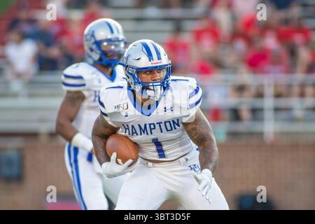 21. September 2019: Hampton Pirates Running Back Shai McKenzie (1) sucht im Williams Stadium in Lynchburg, VA, nach freiem Raum während der NCAA-Football-Action zwischen den Hampton Pirates und den Liberty Flames. Jonathan Huff/CSM.(Credit Image: &Copy; Jonathan Huff/CSM via ZUMA Wire) Stockfoto