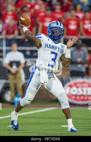 21. September 2019: Der Hampton Pirates Quarterback Deondre Francois (3) wirft einen Empfänger während der NCAA-Fußballaktion zwischen den Hampton Pirates und den Liberty Flames im Williams Stadium in Lynchburg, VA. Jonathan Huff/CSM.(Credit Image: &Copy; Jonathan Huff/CSM via ZUMA Wire) Stockfoto