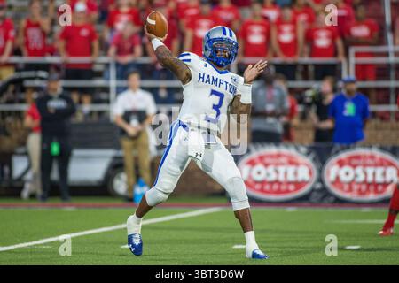 21. September 2019: Der Hampton Pirates Quarterback Deondre Francois (3) wirft einen Empfänger während der NCAA-Fußballaktion zwischen den Hampton Pirates und den Liberty Flames im Williams Stadium in Lynchburg, VA. Jonathan Huff/CSM.(Credit Image: &Copy; Jonathan Huff/CSM via ZUMA Wire) Stockfoto