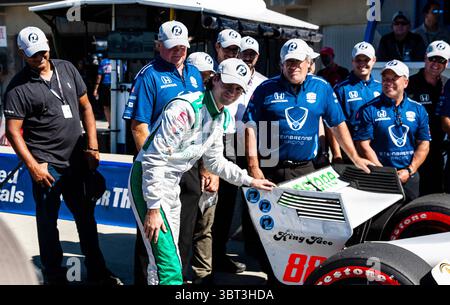 September 2019 Monterey, CA, USA Harding Racing Fahrer Gabby Chaves (88) und Crew nach dem Firestone Grand Prix von Monterey IndyCar Qualifying auf dem WeatherTech Raceway Laguna Seca Monterey, CA Thurman James / CSM(Credit Image: &Copy; Thurman James/CSM via ZUMA Wire) Stockfoto