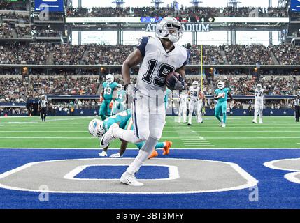 22. September 2019: Der Dallas Cowboys Wide Receiver Amari Cooper #19 empfängt im dritten Quartal einen Touchdown während eines NFL-Spiels zwischen den Miami Dolphins und den Dallas Cowboys im AT&T Stadium in Arlington, TX Dallas besiegte Miami 31-6 Albert Pena/CSM(Credit Image: &Copy; Albert Pena/CSM via ZUMA Wire) Stockfoto