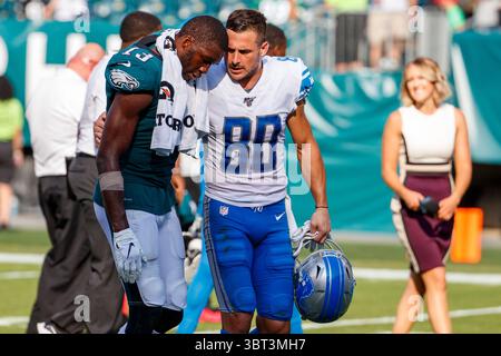 22. September 2019: Danny Amendola (80) spricht mit Nelson Agholor (13) im Anschluss an das NFL-Spiel zwischen den Detroit Lions und den Philadelphia Eagles im Lincoln Financial Field in Philadelphia. Christopher Szagola/CSM(Kreditbild: &Copy; Chris Szagola/CSM via ZUMA Wire) Stockfoto