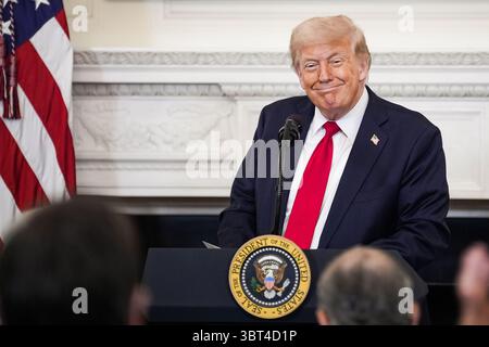 Präsident Donald Trump nimmt am 14. Juli 2025 am White House Faith Office Luncheon im State Dining Room im Weißen Haus in Washington Teil. Guthaben: Yuri Gripas/Pool über CNP/MediaPunch Stockfoto