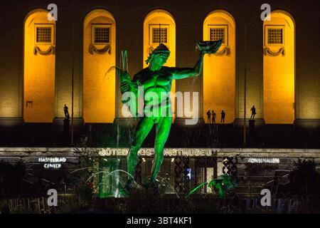 20. September 2019, Göteborg, Lorensberg, Schweden: Gotaplatsen mit Poseidon-Statue und Kungsportavenyen in Göteborg. Gotaplatsen ist ein öffentlicher Platz am südlichen Ende von Avenyn, dem Hauptboulevard der Stadt. (Credit Image: © Karol Serewis/SOPA Images via ZUMA Wire) Stockfoto