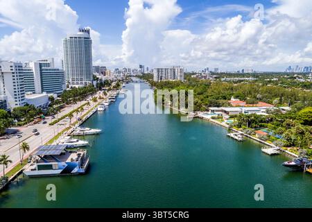 Miami Beach Florida, Luftblick von oben mit Blick nach unten, Indian Creek Water, Häuser am Wasser, Villen am Wasser, Pine Tree Drive, 4500 Blocks Co Stockfoto