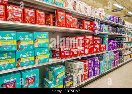Miami Beach Florida, North Beach, Supermarkt Publix Supermarkt, Lebensmittelgeschäft, Innenausstattung, Babywindeln Zubehör Gang, Pampers Huggies Luvs Pure B Stockfoto