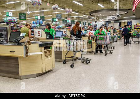 Miami Beach Florida, North Beach, Publix Supermarkt, Lebensmittelgeschäft, Inneneinrichtung, Kasse aktiv, Erwachsene Frau weibliche Kundin p Stockfoto