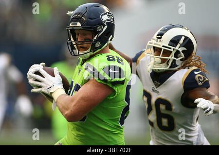 3. Oktober 2019: Los Angeles Rams Safety Marqui Christian (26) versucht, Seattle Seahawks Tight End will Dissly (88) während eines Spiels zwischen den Los Angeles Rams und den Seattle Huskies im CenturyLink Field in Seattle, WA, zu stürzen. Sean Brown/CSM(Credit Image: &Copy; Sean Brown/CSM via ZUMA Wire) Stockfoto