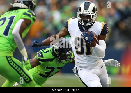 3. Oktober 2019: Seattle Seahawks Safety Tedric Thompson (33) versucht, die Los Angeles Rams Tight End Gerald Everett (81) während eines Spiels zwischen den Los Angeles Rams und den Seattle Huskies im CenturyLink Field in Seattle, WA, zu stürzen. Sean Brown/CSM(Credit Image: &Copy; Sean Brown/CSM via ZUMA Wire) Stockfoto