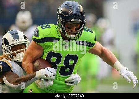3. Oktober 2019: Seattle Seahawks Tight End will Dissly (88) wird von Los Angeles Rams Safety Marqui Christian (26) bei einem Spiel zwischen den Los Angeles Rams und den Seattle Huskies im CenturyLink Field in Seattle, WA, niedergeschlagen. Sean Brown/CSM(Credit Image: &Copy; Sean Brown/CSM via ZUMA Wire) Stockfoto