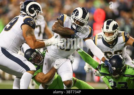 3. Oktober 2019: Gerald Everett (81) wird von Seattle Seahawks Linebacker Bobby Wagner (54) bei einem Spiel zwischen den Los Angeles Rams und den Seattle Huskies im CenturyLink Field in Seattle, WA, angegriffen. Die Seahawks gewannen mit 30:29. Sean Brown/CSM(Credit Image: &Copy; Sean Brown/CSM via ZUMA Wire) Stockfoto