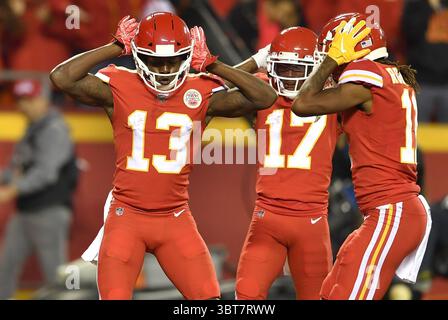 6. Oktober 2019, Kansas City, MO, USA: Kansas City Chiefs Wide Receiver Byron Pringle (13) feiert einen Touchdown mit Kansas City Chiefs Wide Receiver Mecole Hardman (17) und Kansas City Chiefs Wide Receiver Demarcus Robinson (11) im zweiten Quartal gegen die Indianapolis Colts am Sonntag, 6. Oktober 2019 im Arrowhead Stadium in Kansas City, Mo. (Credit Image: © TNS via ZUMA Wire) Stockfoto