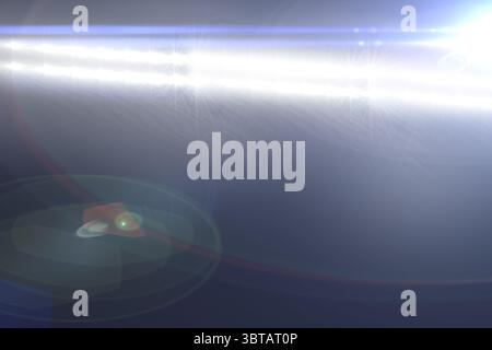 Flaches Design, digitaler Linseneffekt, der über dunklem verlaufendem Hintergrund mit hellen Streifen zu sehen ist Stockfoto