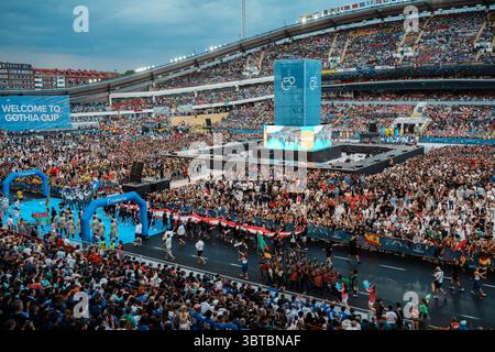 Göteborg, Schweden. Juli 2025. Göteborg, Schweden, 7. Juli 2025 Ein vollständiger Blick auf das vollgepackte Ullevi-Stadion unterstreicht die Größe des Events, da Teams aus aller Welt bei der Eröffnungszeremonie des Göteborg Cup 2025 im Ullevi-Stadion Göteborg, Schweden, begrüßt werden. (Gabor Baumgarten/SPP) Credit: SPP Sport Press Photo. /Alamy Live News Stockfoto