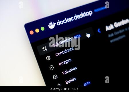 Poznan, Polen – 30. Juni 2025: Nahaufnahme der Docker Desktop-Oberfläche mit Navigationselementen wie Containern, Bildern und ASK Gordon Beta, esse Stockfoto