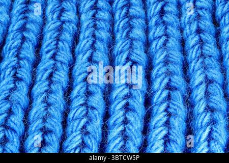 Blauer Textilinhalt großer Wollstrick, Nahhintergrund, Makrofotografie Stockfoto