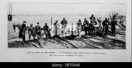 L'Illustration, 1916. Italienische Soldaten am Ufer des unteren Isonzo-Flusses testen französische Adrianhelme im Feld. Der Prozess markierte einen Schritt in der Kriegskooperation zwischen Italien und Frankreich während des Ersten Weltkriegs und reflektierte die Entwicklung der Schutzausrüstung als Reaktion auf die Brutalität der modernen Kriegsführung. Die Isonzo-Front war eine der aktivsten italienischen Schlachtfronten gegen österreichisch-ungarische Truppen. Stockfoto