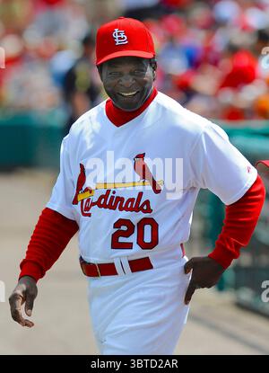 7. September 2020: LOU BROCK, der Außenseiter der Hall of Fame St. Louis Cardinals, der 3.000 Hits erreichte und sich als Allzeitführer in gestohlenen Basen zurückzog, starb mit 81 Jahren. DATEIBILD AUFGENOMMEN AM: 21. März 2008, Jupiter, Florida, USA: LOU BROCK #20 der St. Louis Cardinals beim Sieg der Cardinals 7-4 über die Baltimore Orioles im Roger Dean Stadium in Jupiter, Florida.(Credit Image: ¬© JC Ridle/Cal Sport Media/ZUMAPRESS.com) Stockfoto