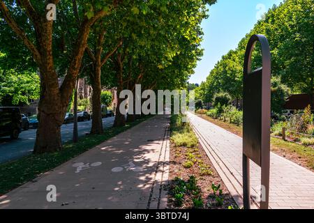 Fußgängerweg im kaiserlichen Viertel Metz in der Nähe der Avenue Foch, Mosel, Lothringen, Frankreich Stockfoto