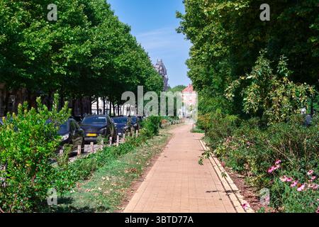 Fußgängerweg im kaiserlichen Viertel Metz in der Nähe der Avenue Foch, Mosel, Lothringen, Frankreich Stockfoto