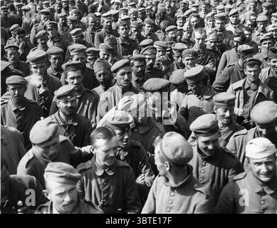 Deutsche Gefangene in Martinpuich. 1916 Stockfoto