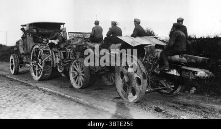 Gegenüber dem Feind . Transport schwerer Artillerie. Stockfoto
