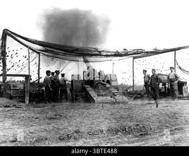 Eine britische schwere Artillerie feuert auf den fernen Feind Stockfoto