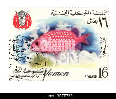 Eine alte Briefmarke aus dem Jemen, isoliert auf weißem Hintergrund. Stockfoto
