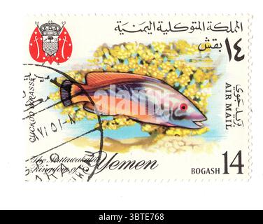 Eine alte Briefmarke aus dem Jemen, isoliert auf weißem Hintergrund. Stockfoto