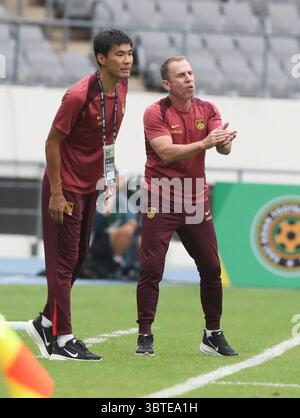Yongin, Südkorea. Juli 2025. Dejan Djurdjevic (R), Cheftrainer von China, ist beim Spiel der Männer zwischen China und Hongkong beim Finale der EAFF (Ostasiatischer Fußballverband) E-1 Fußball-Meisterschaft 2025 in Yongin, Südkorea, am 15. Juli 2025 zu sehen. Quelle: Yao Qilin/Xinhua/Alamy Live News Stockfoto