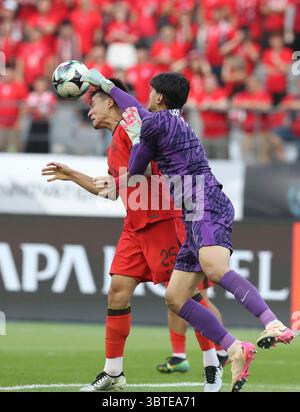 Yongin, Südkorea. Juli 2025. Wumitijiang Yusupu (L) aus China tritt beim Finale der EAFF (Ostasiatischer Fußballverband) E-1 Fußball-Meisterschaft 2025 in Yongin, Südkorea, am 15. Juli 2025 an. Quelle: Yao Qilin/Xinhua/Alamy Live News Stockfoto