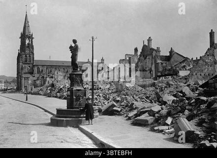Erster Weltkrieg eine der Hauptstraßen von Baccarat , Lothringen , Frankreich , in Ruinen . 1915 Stockfoto