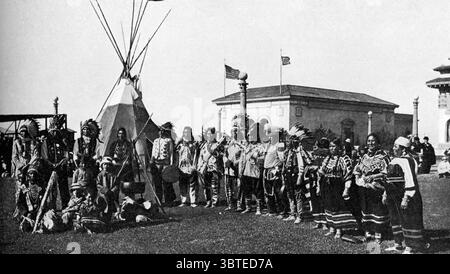 Medizin Lodge der Glacier Park Indians. Teil der Feierlichkeiten zur Panama - Pacific International Exposition 1915 im Marina District von San Francisco , Kalifornien , USA . Juni 1915 Stockfoto