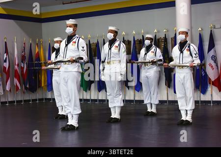 10. September 2020 – USA – die Zeremonialgarde der U.S. Navy führte eine Live-Demonstration für die Maryland Fleet Week und die Air Show Baltimore virtuell auf Social-Media-Plattformen durch. 10. Die Maryland Fleet Week und die Air Show Baltimore fanden in September statt. 8-11 und ist eine Gelegenheit für die lokale Gemeinde, ihre Navy, Marine Corps und Coast Guard Teams seit 2016 zu treffen. (Kreditbild: © Victoria Piccoli/USA Marineblau/ZUMA Wire/ZUMAPRESS.com) Stockfoto