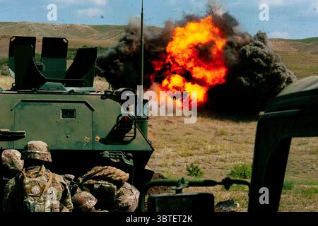 14. September 2020: Vaziani Training Area, Georgia – die Georgia National Guardsmen zünden eine Abbruchladung, um ein Drahthindernis an einem Live-Abbruchübungsplatz während Noble Partner 20. September zu beseitigen. 14, 2020. Noble Partner 20 bietet wichtige Möglichkeiten, nicht nur für mehrere US-Dienste zusammenzuarbeiten, sondern auch für ein integriertes, vollständiges Truppentraining mit Einheiten der US-Nationalgarde und den nationsâ Militärs unseres Partners, um die Interoperabilität zu gewährleisten. (Kreditbild: © R.J. Lannom/U.S. Army/ZUMA Wire/ZUMAPRESS.com) Stockfoto