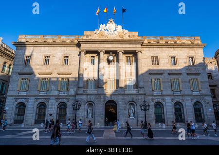 Rathaus (Ajuntament de Barcelona) auf der Plac de Sant Jaume im gotischen Viertel der Altstadt von Barcelona in der spanischen Region Katalonien Stockfoto