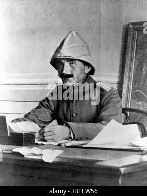 Enver Pascha 1881–1922 türkischer Soldat und politischer Führer in der Revolution der Jungtürken 1908 Er lenkte die türkische Regierung im August 1914 in ein geheimes Bündnis mit Deutschland, das gegen Russland gerichtet war. Stockfoto