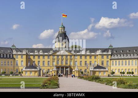Schloss Karlsruhe, ehemalige Residenz der Markgrafen und Großherzöge von Baden. Karlsruhe, Baden-Württemberg, Deutschland Stockfoto