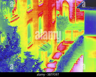 Wärmebild oder Thermografie, Symbolfoto, interpoliert. Wohngebäude. Stuttgart, Baden-Württemberg, Deutschland Stockfoto
