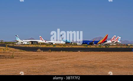 Coolidge Muni Flughafen 7-13-2025 Coolidge AZ USA ehemaliges Passagierflugzeug wird am Coolidge Municipal Airport abgebaut Stockfoto